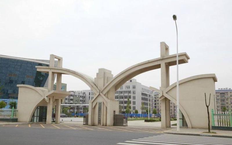 湖北工程学院是公办还是民办(湖北工程学院新技术学院怎么样)
