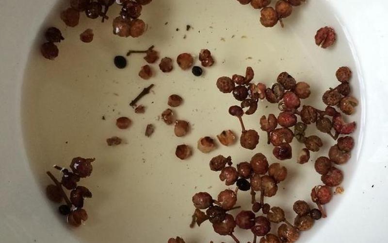 花椒水是煮的还是泡的(花椒水是用开水煮吗)