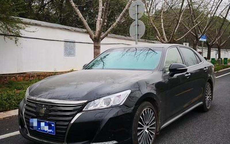 皇冠是大车还是小车(皇冠算豪华车吗)