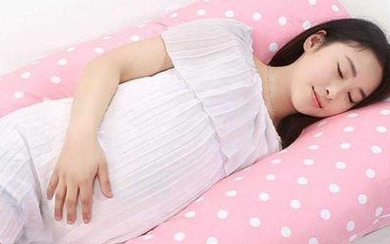 怀孕是侧卧还是平躺(孕妇平躺还是侧躺好)